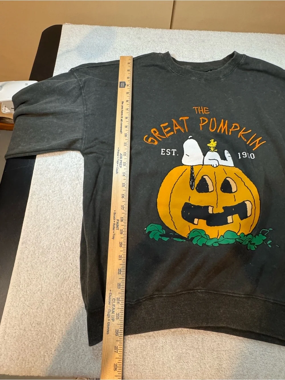 Vintage-Style Snoopy Peanuts The Great Pumpkin Crewneck Halloween Sweatshirt - Picture 6 of 9